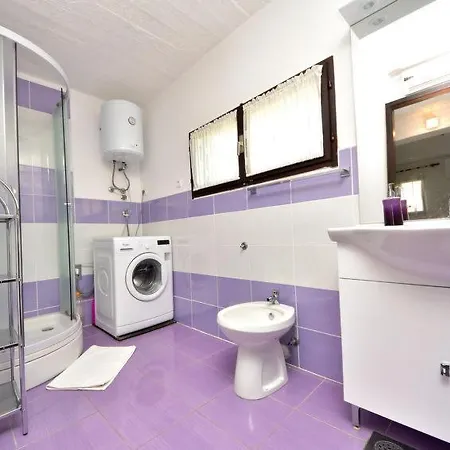 Holiday home Ena , 286