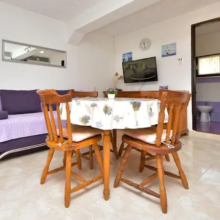 Holiday home Ena , 286 Mali Iz