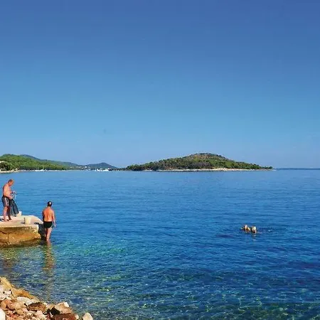 Ena , 286 Mali Iž