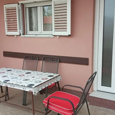 Ena , 286 Holiday home Mali Iz