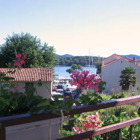 Holiday home Ena , 286 Mali Iz