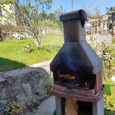 Ena , 286 * Mali Iž