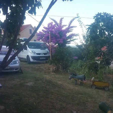Ena , 286 بيت للعطل Mali Iž